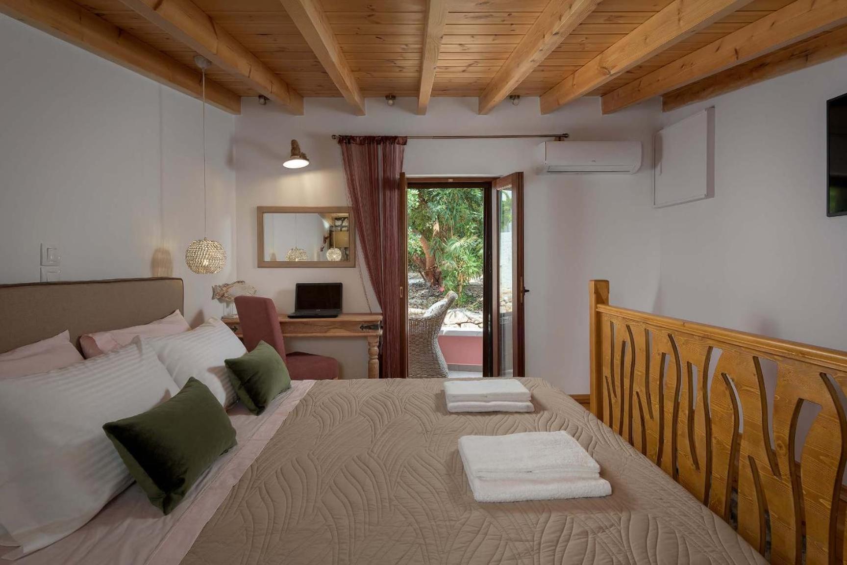 Captain'S Memories Stylish Harbour Apartments Chalki Town Exterior foto