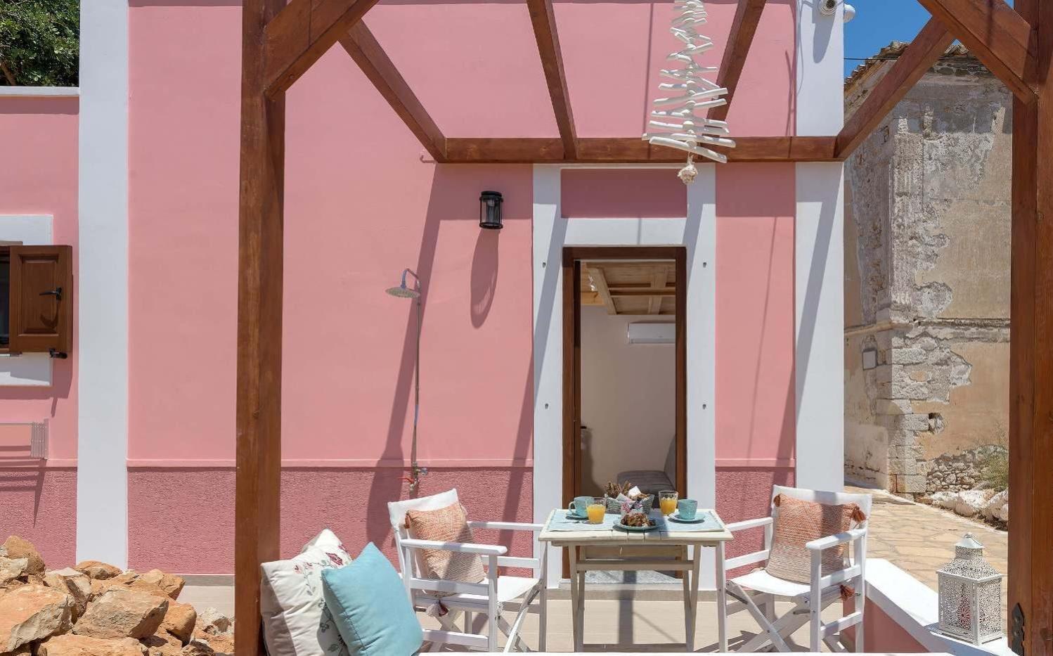 Captain'S Memories Stylish Harbour Apartments Chalki Town Exterior foto